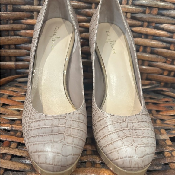 Cole Haan Crocodile Patterned Heels in Taupe in size 8.5 - Picture 4 of 12